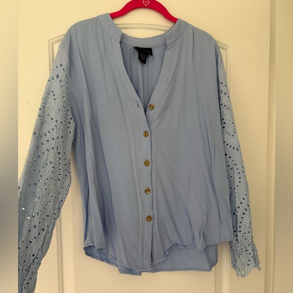 Chic Light Blue Eyelet Sleeve Blouse - Picture 1 of 3